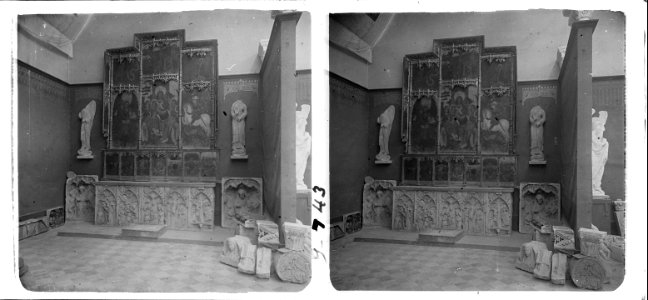Retaule conservat a l ' interior d ' un museu de Lleida