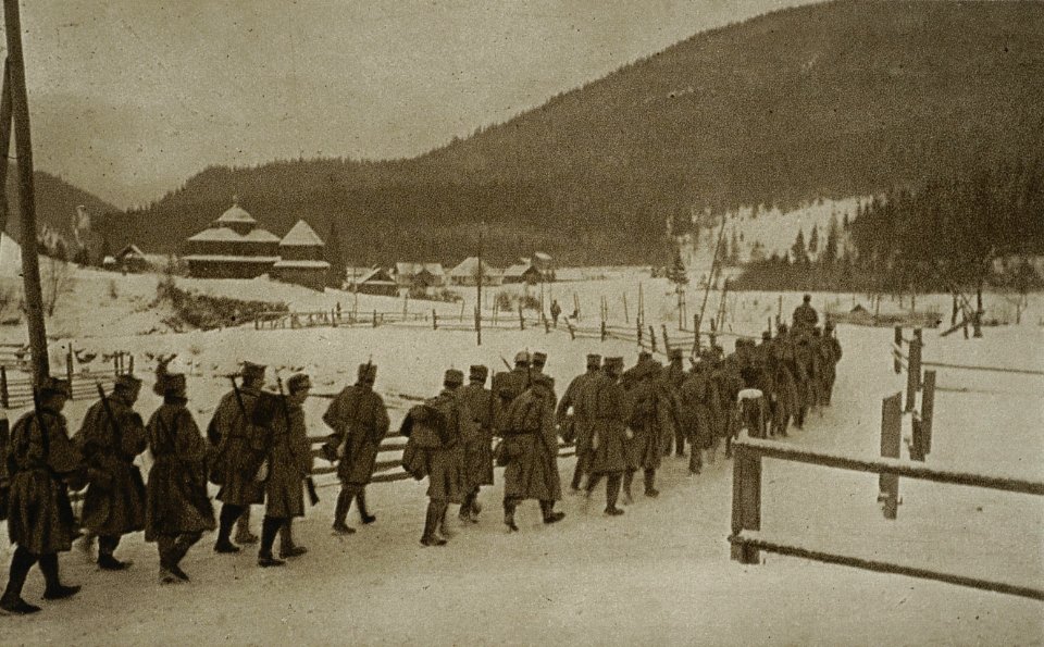 Rezerwy II Brygady Legionów Polskich w drodze na pozycje (02)