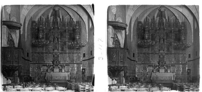 Retaule i altar major d'una església d'Argentona