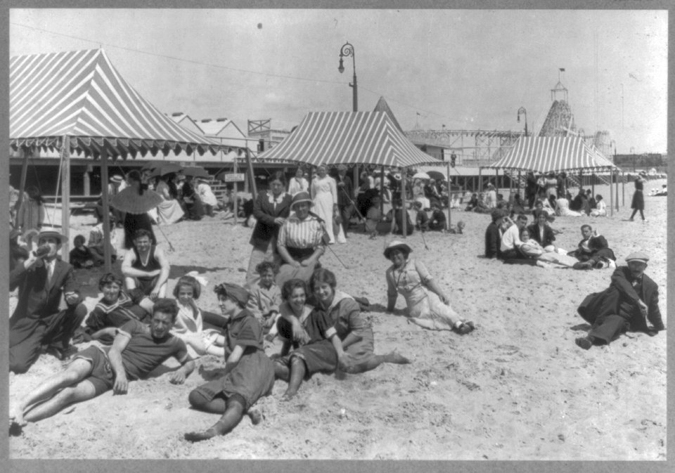 Rhode Island. Newport Easton's Beach LCCN2011660933