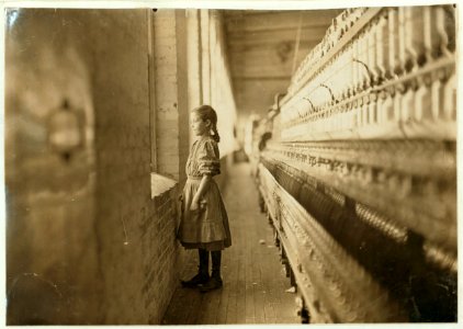 Rhodes Mfg. Co., Lincolnton, N.C. Spinner. A moments glimpse of the outer world Said she was 10 years old. Been working over a year. LOC cph.3a38810