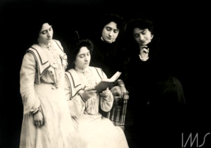Retrato de mulher lendo, em múltipla exposição - Vincenzo Pastore
