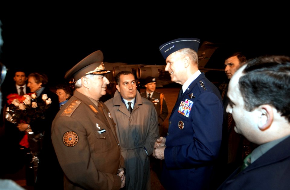Richard B. Myers met upon his arrival in Tbilisi by General Lieutenant Joni Pirtskhalaishvili. 23 Nov 2002