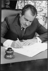 Richard M. Nixon signing - NARA - 194618