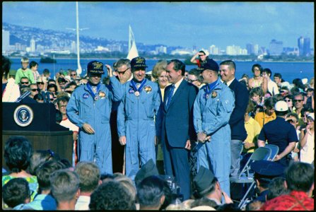 Richard M. Nixon meeting with Apollo 13 astronauts in Hawaii. - NARA - 194314