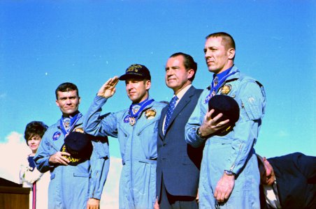 Richard M. Nixon meeting with the Apollo 13 astronauts in Hawai, and awarding them the Congressional Space Mdal of... - NARA - 194315