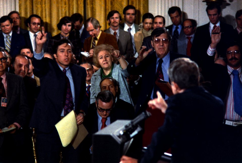 Richard M. Nixon press conference - NARA - 194551