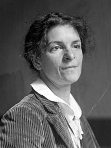 Rheta Childe Dorr in 1913 - DORR, MRS. RHETA C. SUFFRAGIST. WITH FIRST EDITION OF 'THE SUFFRAGIST' LCCN2016865124 (cropped)