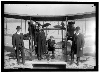 RICHARDSON TANDEM BIPLANE HYDROPLANE ON POTOMAC, APRIL, 1916. GEORGE A. GRAY AT CONTROLS. AT LEFT AND RIGHT ARE RICHARDSON BROTHERS WHO BUILT THE PLANE; 2ND FROM LEFT IS THEIR UNCLE, WHOSE LCCN2016867215