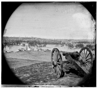 Richmond, Va. View of city from Belle Isle; gun in foreground LOC cwpb.01265