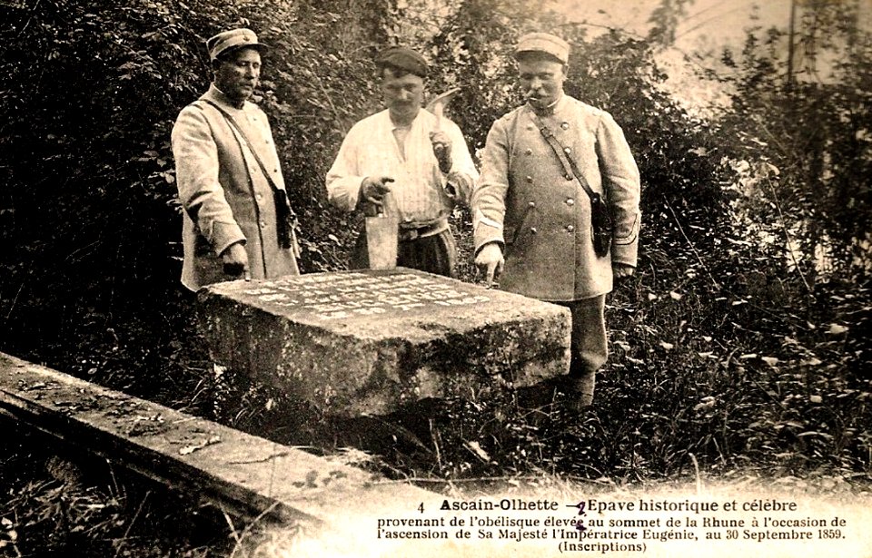 Rhune Ruine de l'obélisque de l'impératrice Eugénie