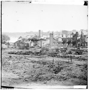 Richmond, Va. Guns and ruined buildings near the Tredegar Iron Works LOC cwpb.02687