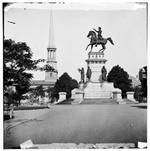 Richmond, Virginia. Washington monument; St. Paul's Church in left background LOC cwpb.02528