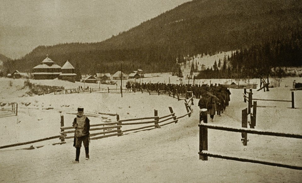 Rezerwy II Brygady Legionów Polskich w drodze na pozycje (01)