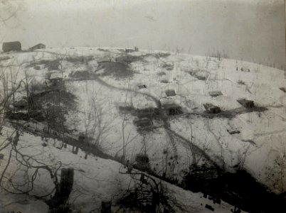 Richtung gegen Prassolan Kote Tosella und Zaloppa . Stellung und Unterstände einer Batterie. (BildID 15641377)