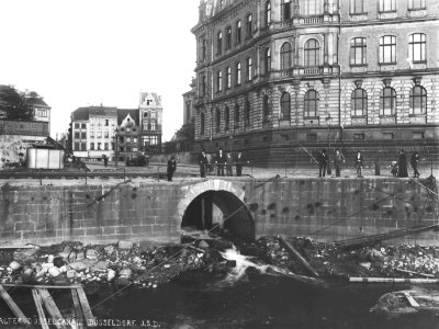 Rheinmündung des nördlicher Düsselarm Burgplatz 1897 Julius Söhn
