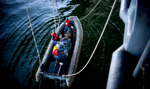 RHIB lowered into water 141006-N-LI192-082