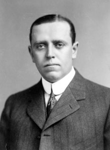 Rhinelander Waldo, head-and-shoulders portrait, facing slightly left LCCN94504490