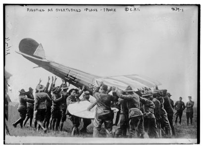 Righting an overturned plane - France LCCN2014719481