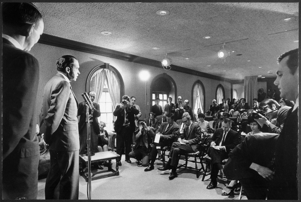 Richard M. Nixon press conference - NARA - 194673