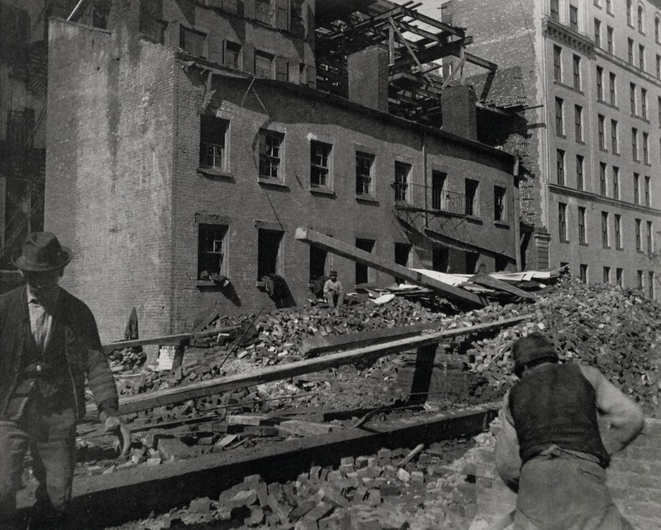 Riis, Jacob A. - Die eingestürzte Wand (Zeno Fotografie)