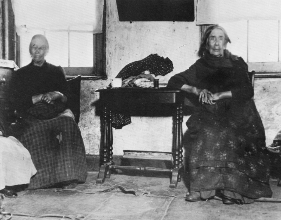 Riis, Jacob A. - Schwestern, Vandam Street (Zeno Fotografie)