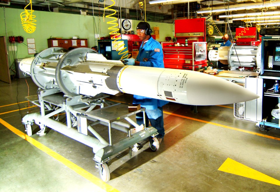 RIM-66 (SM-2) being assembled 