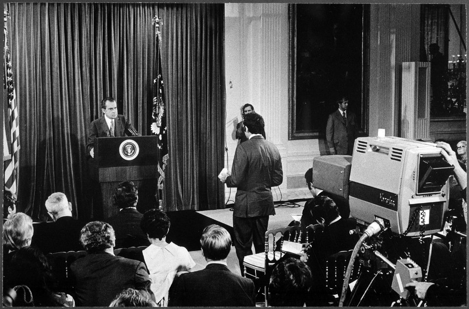 Richard M. Nixon press conference - NARA - 194767