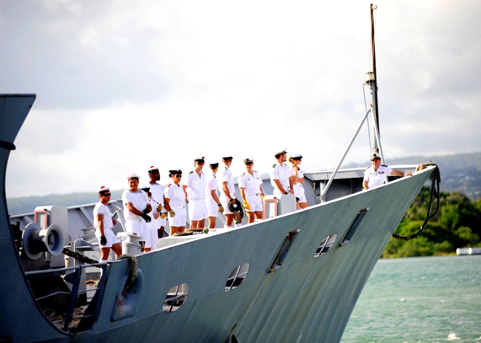 RIMPAC 2014 ship arrivals 140625-N-QG393-123