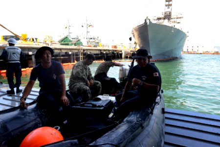 RIMPAC 2014 San Diego training 140702-N-FN215-943