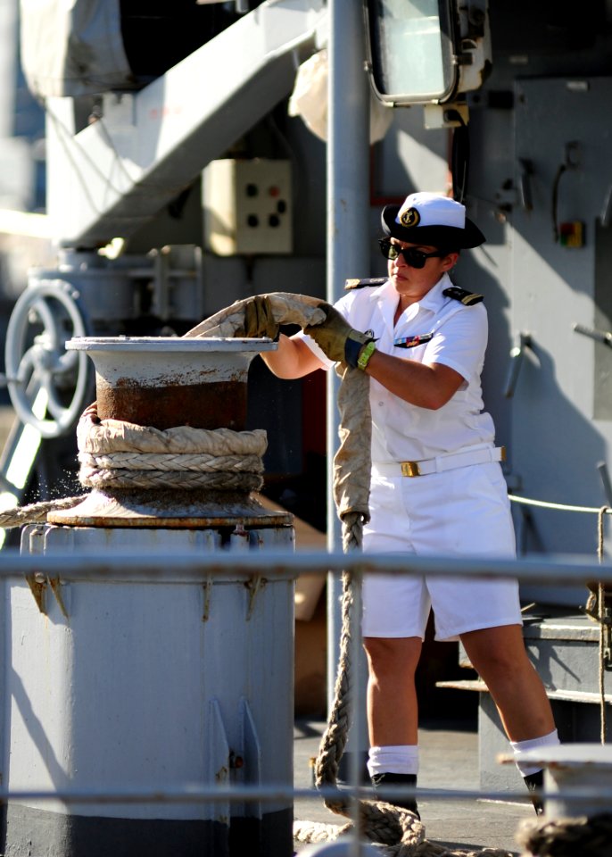 RIMPAC 2014 ship arrivals 140625-N-QG393-117