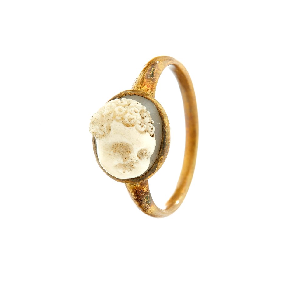 Ring med barnhuvud. Troligen från 1600-talet - Livrustkammaren - 97917