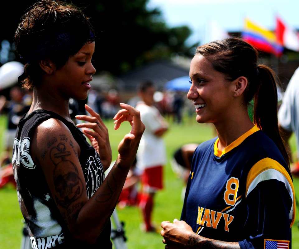 Rihanna visit 100914-N-WP746-096
