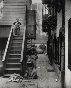 Riis, Jacob A. - »Baxter Street Alley im Mulberry Bend« (jetzt zerstört) (Zeno Fotografie)