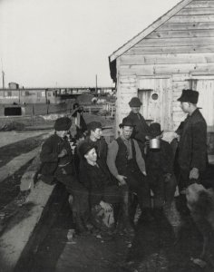 Riis, Jacob A. - »Die Mongomery Garde« (Eine Straßenbande) (Zeno Fotografie)