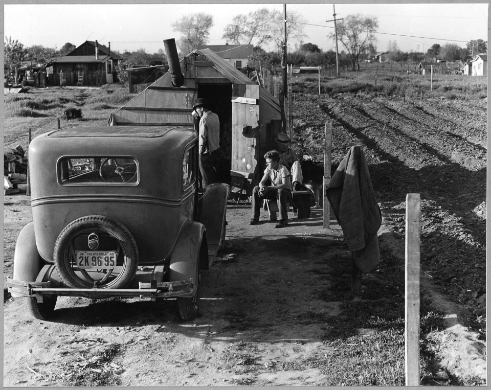 Riverbank, Stanislaus County, San Joaquin, California. The family living here came to California Jan . . . - NARA - 521695