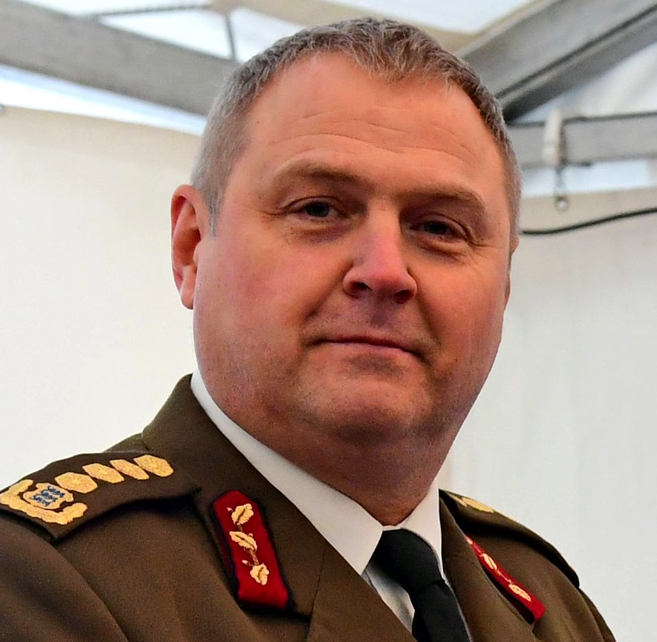Riho Terras and Daniel Gillen 170223-N-VK873-317 (33017196591) (cropped)