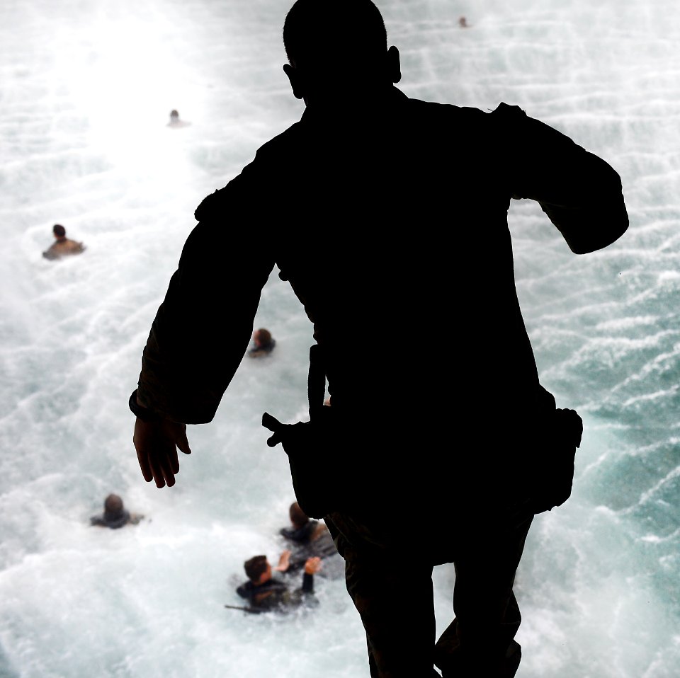 RIMPAC 2014 Helo Rope Suspension Training 140630-N-FC670-816