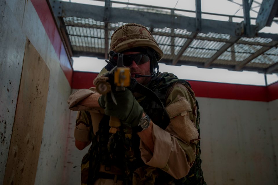 RIMPAC 2014 room clearing 140702-N-CN059-011