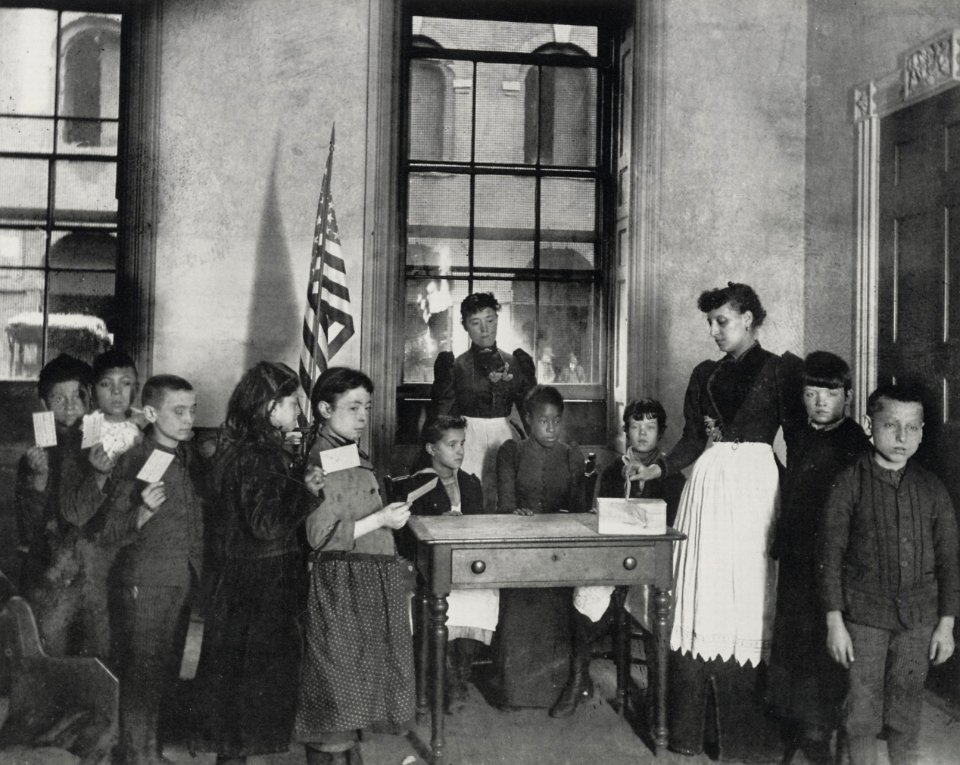 Riis, Jacob A. - »Die erste patriotische Wahl in der Arbeiterschule in der Beach Street« (Zeno Fotografie)
