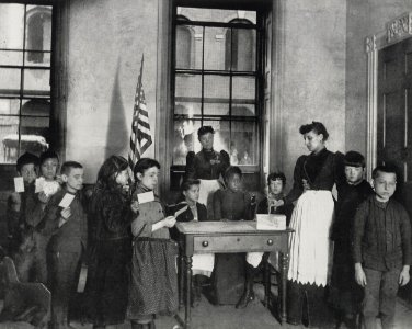 Riis, Jacob A. - »Die erste patriotische Wahl in der Arbeiterschule in der Beach Street« (Zeno Fotografie)