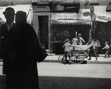 Riis, Jacob A. - »Was die Jungen auf ihrem Straßen-Spielplatz lernen« (Zeno Fotografie)