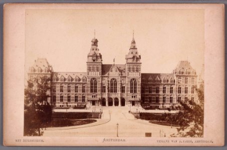 Rijksmuseum kort na de voltooiing, gezien vanaf de Weteringschans 010005001213