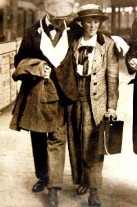 RMS Lusitania survivor with injured hand, May 25, 1915 (30324662595)