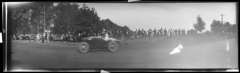 Road race III, Elgin, Illinois LCCN2017656410