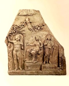 Rilievo con le personificazioni dei tre popoli etruschi