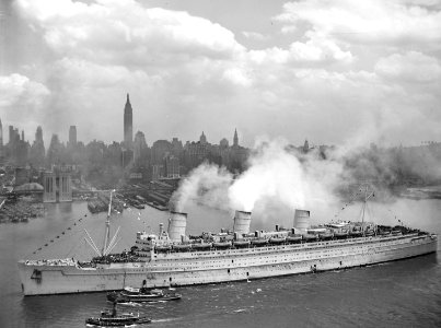 RMS Queen Mary 20Jun1945 NewYork photo