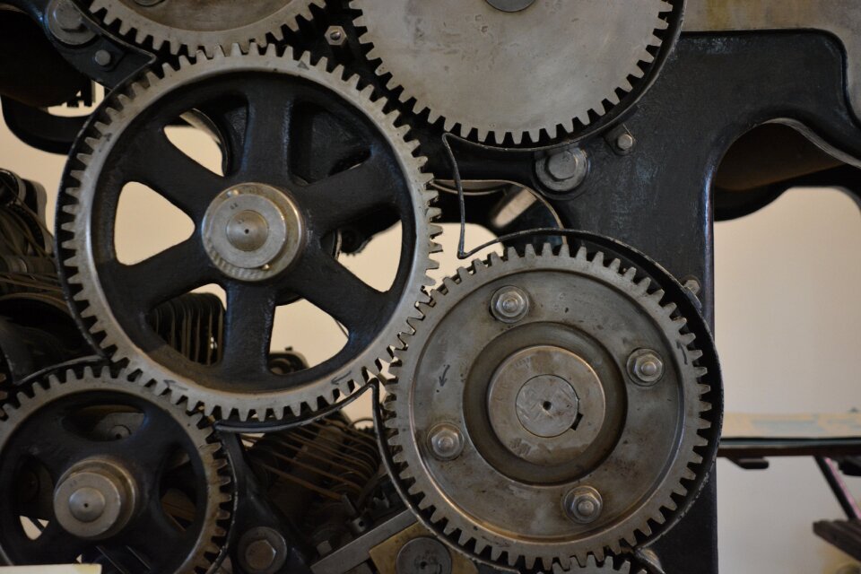 Offset role pressure gears