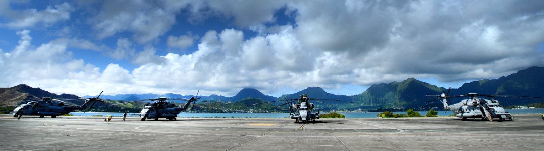 RIMPAC 2014 Helo Rope Suspension Training 140630-N-FC670-006