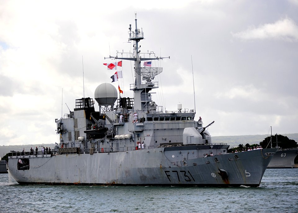 RIMPAC 2014 ship arrivals 140625-N-QG393-114